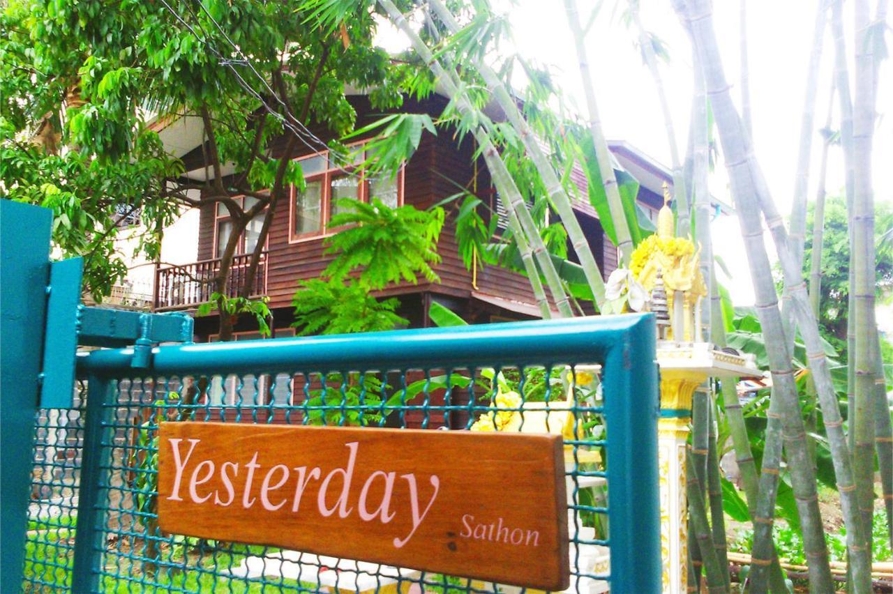 Yesterday Sathon Bangkok Exteriör bild